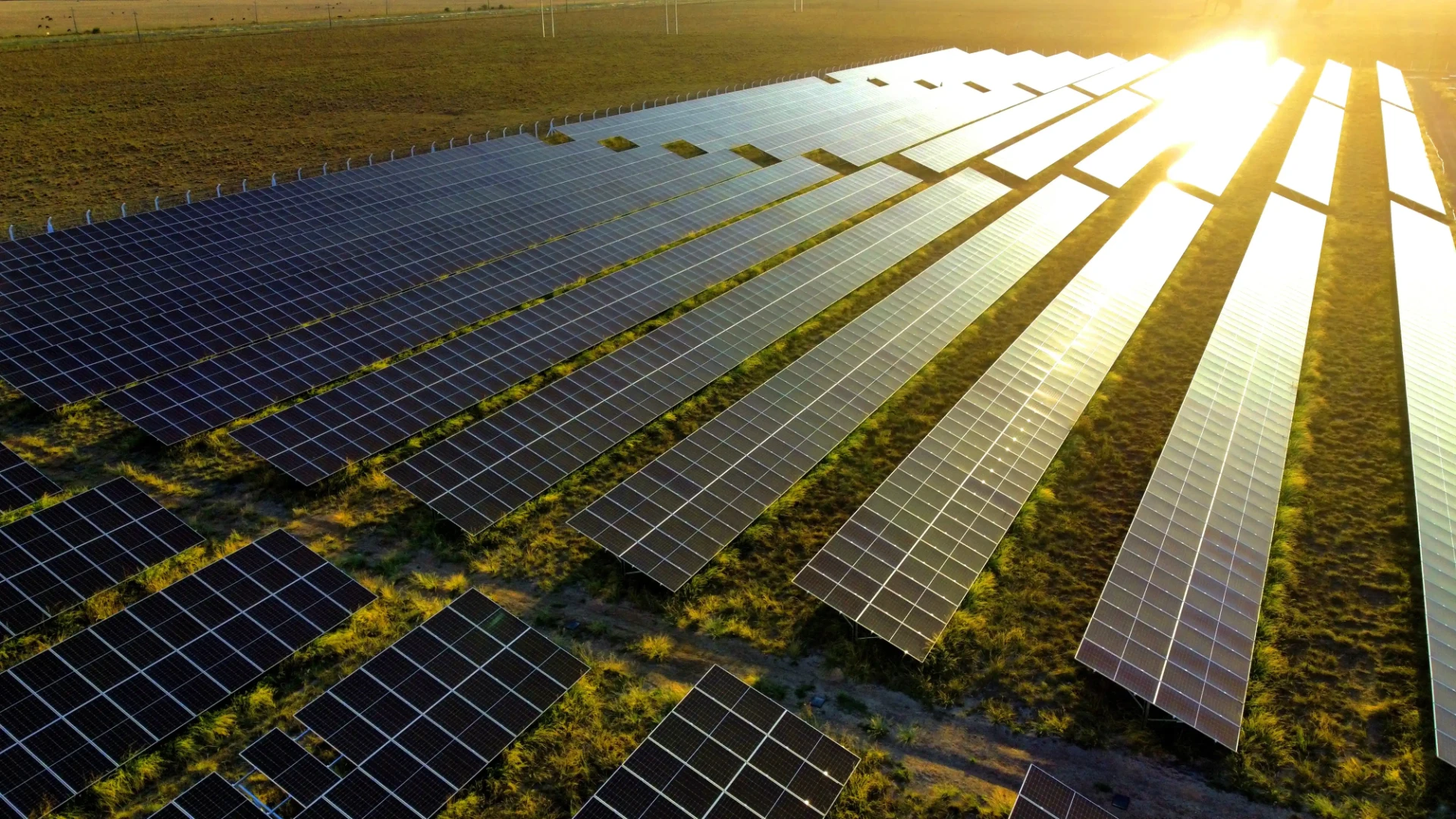 Estrutura fixa com módulos fotovoltaicos bifaciais